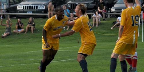 Ogunjobi scores hat trick and game-winner for men's soccer