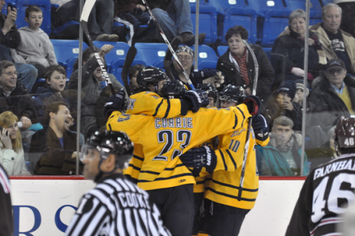 Men’s hockey clinches home ice