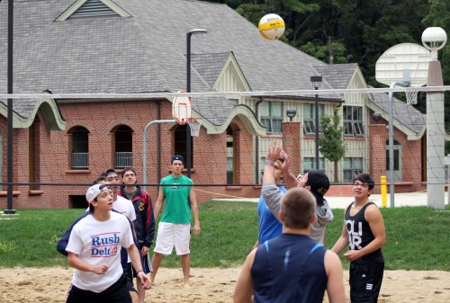 Phi Sigma Sigma, Pi Kappa Phi host charity volleyball tournament 