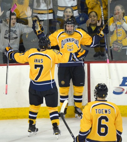 Men's ice hockey plays to draw against UMass Lowell