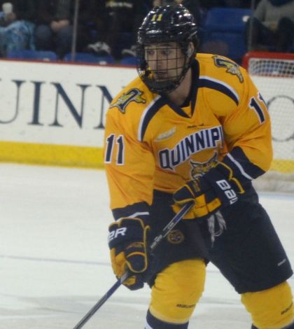 Anas’ big night lifts men’s ice hockey past Colgate