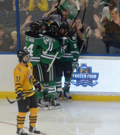 Men's ice hockey falls to North Dakota in national championship