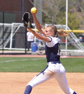 Softball splits doubleheader against Iona