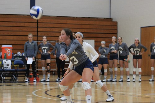 Women’s volleyball picks up five set victory over Marist