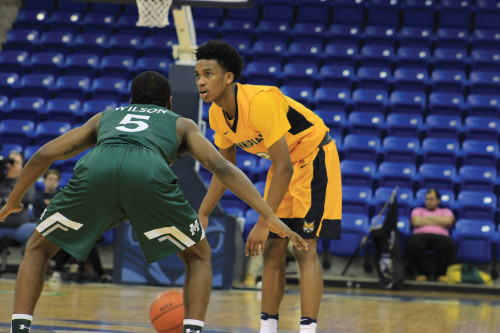 Mikey Dixon takes charge as men’s basketball keeps pace in standings