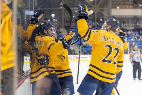 No. 5 Quinnipiac overcame a slow start to defeat the Clarkson Golden Knights in shootouts on Friday.