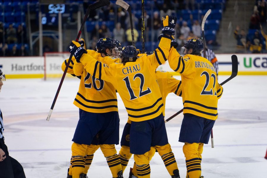 Quinnipiac%E2%80%99s+double-OT+win+clinches+series+against+St.+Lawrence%2C+sending+Bobcats+to+Lake+Placid