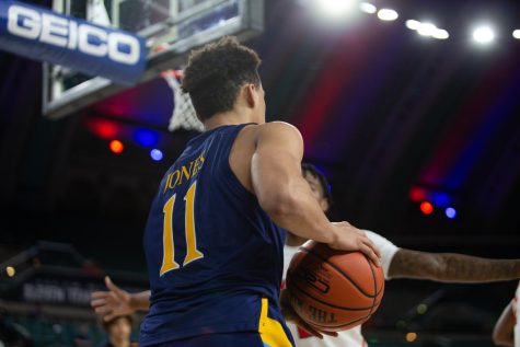 Quinnipiac will play a Siena team that swept them during the regular season, but is without All-MAAC Third Teamer Anthony Gaines for the MAAC quarterfinals. 