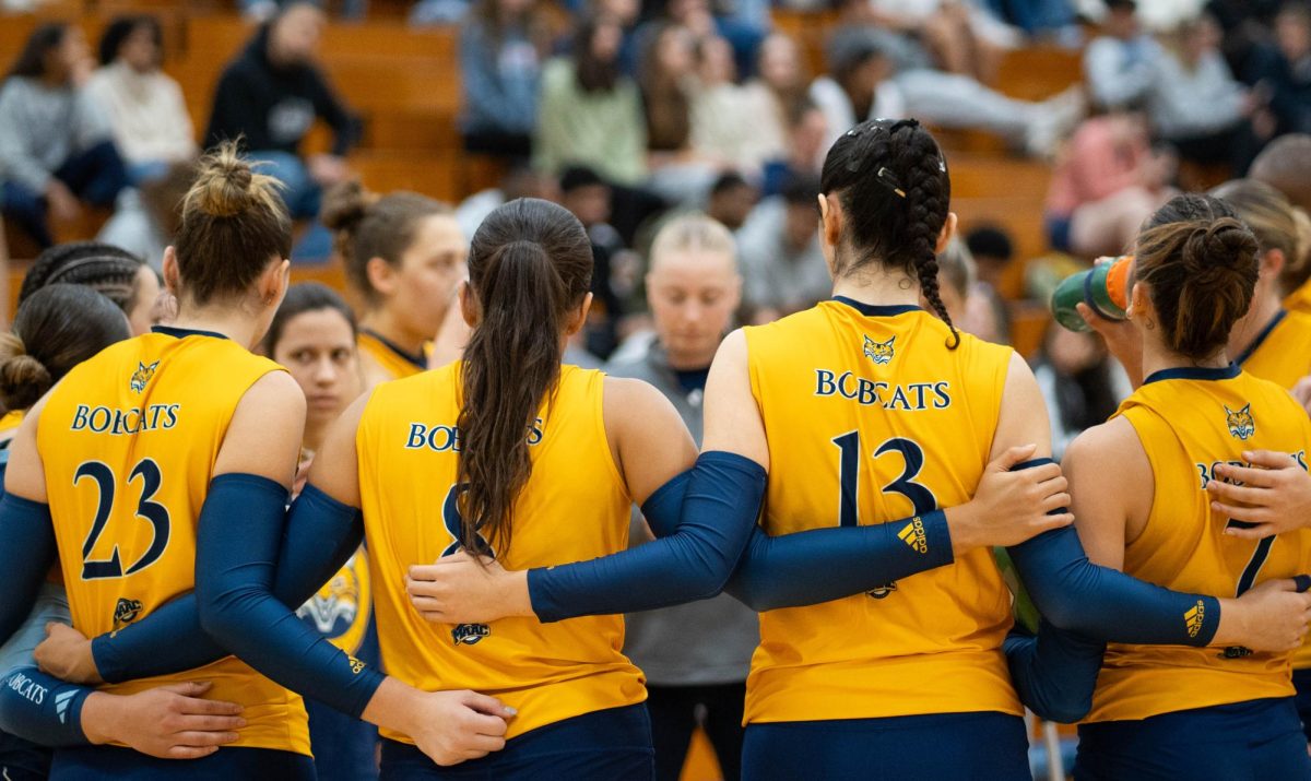 Quinnipiac huddles in a match against Saint Peter's on Sept. 29.