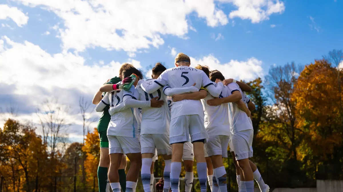 Men's soccer huddles before the MAAC quarterfinals against Marist on Nov. 10