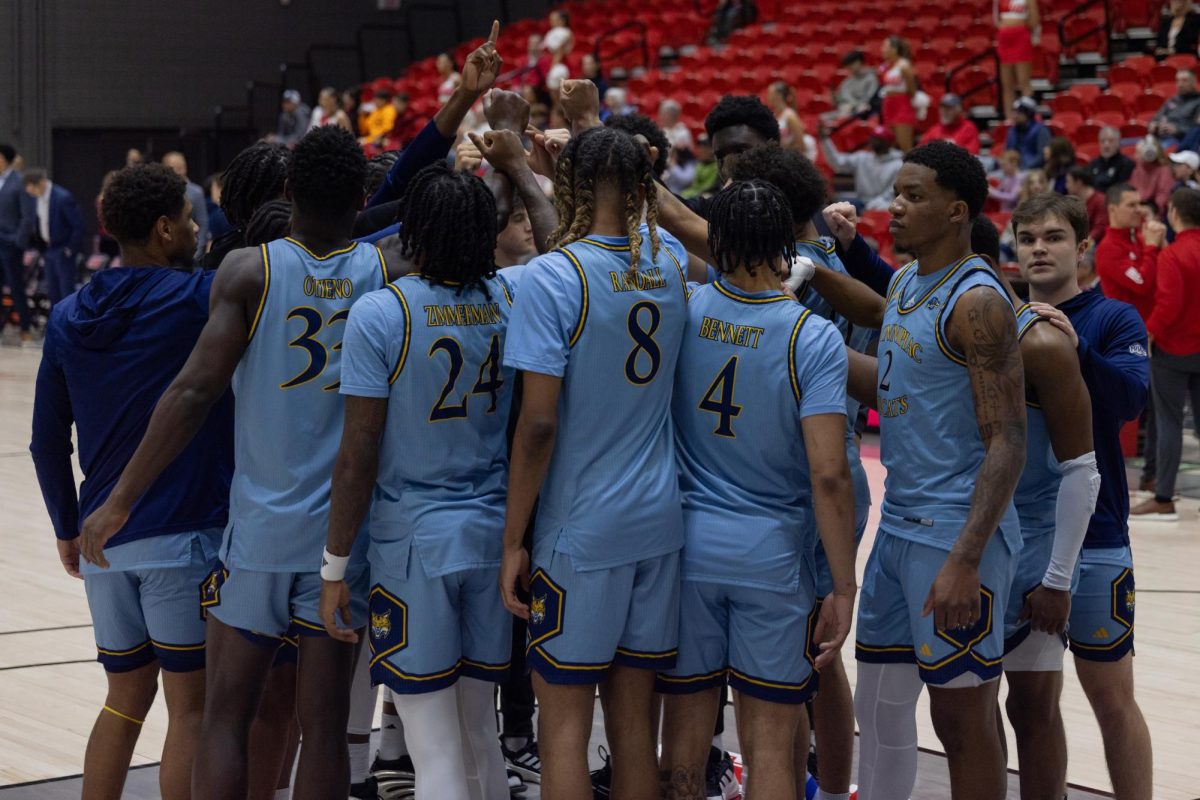 Quinnipiac men's basketball huddles during a 99-90 victory against Sacred Heart on Feb. 14.